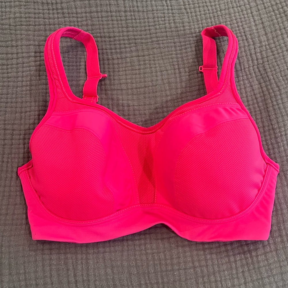 Chantelle hot pink 30DDD 30E high impact sports bra